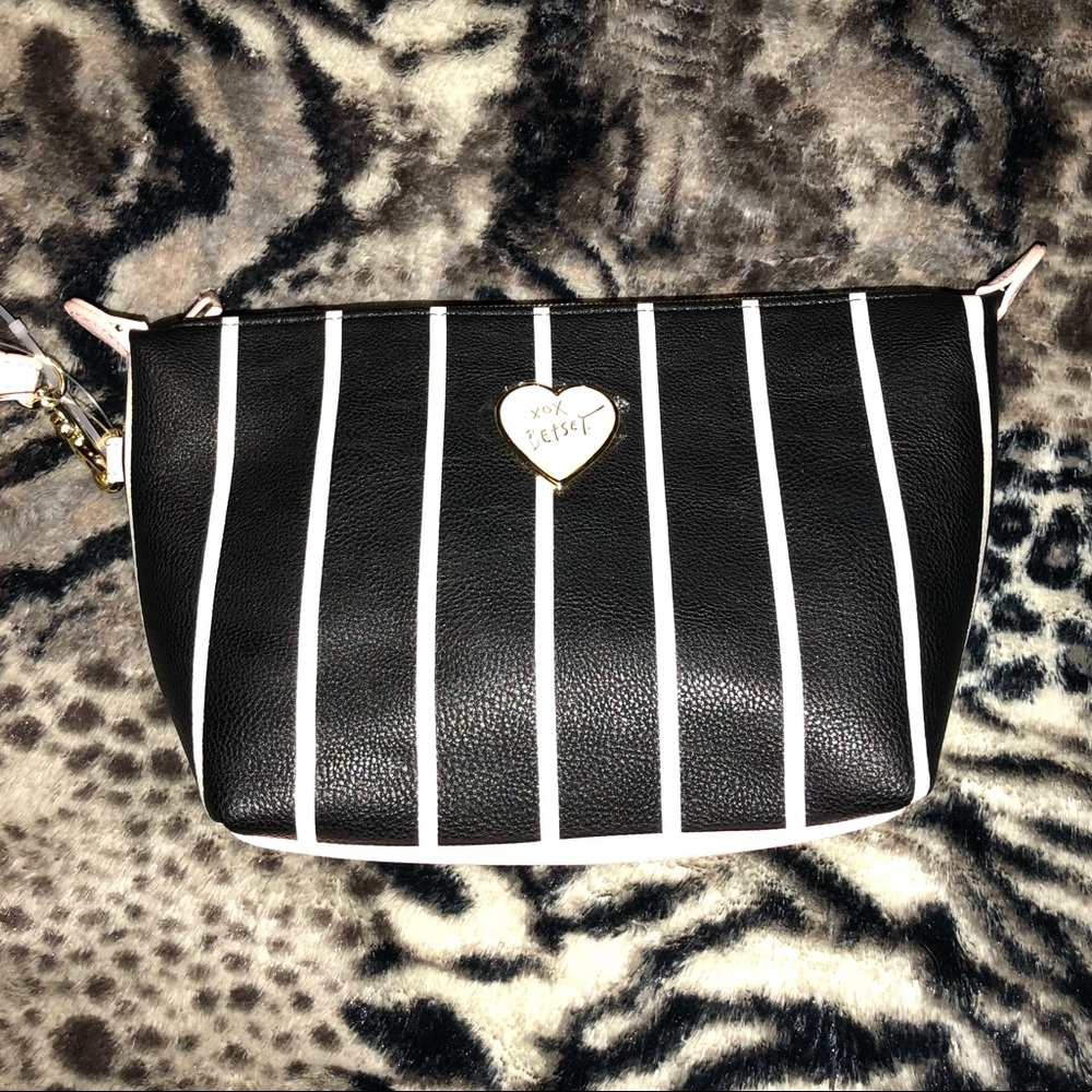 ✨ Betsey Johnson ✨